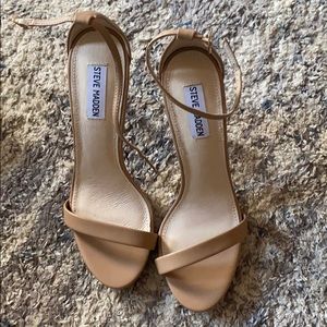 Classic strappy heel